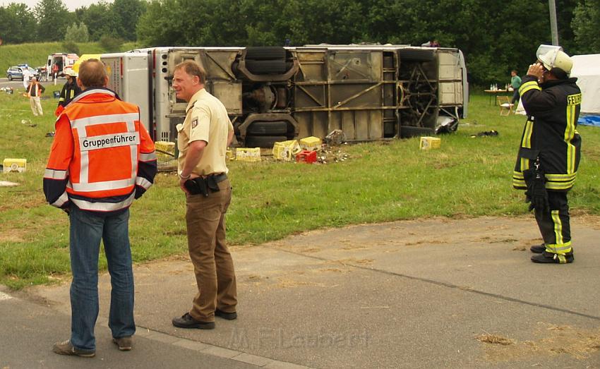 Schwerer Unfall mit Reisebus Lohmar Donrather Dreieck P386.JPG